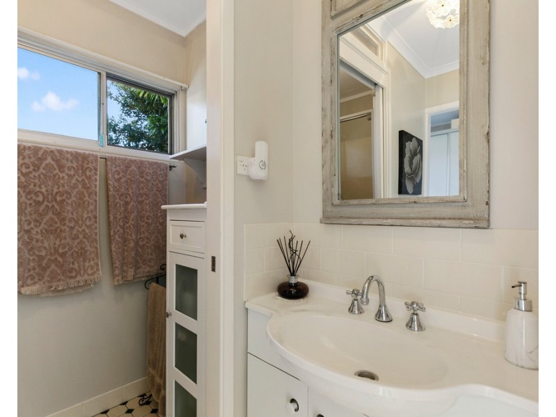 9 Keys Avenue, Torquay QLD 4655