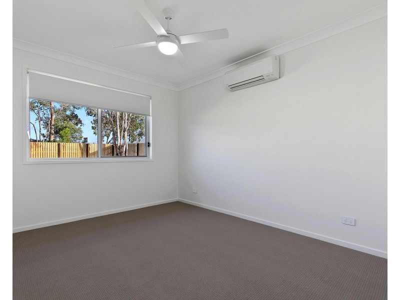 2/4 Senor Avenue, Urangan QLD 4655