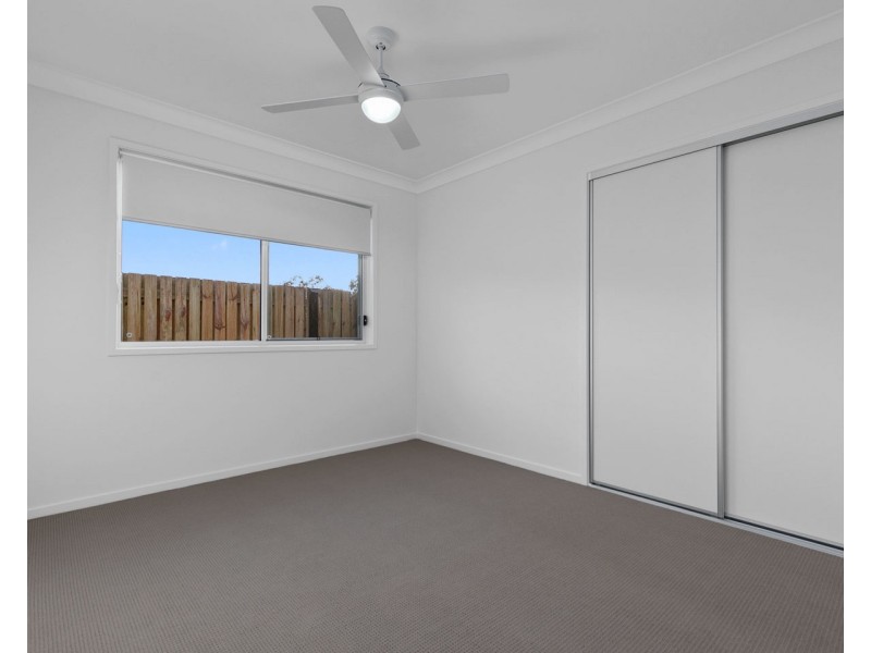 2/4 Senor Avenue, Urangan QLD 4655