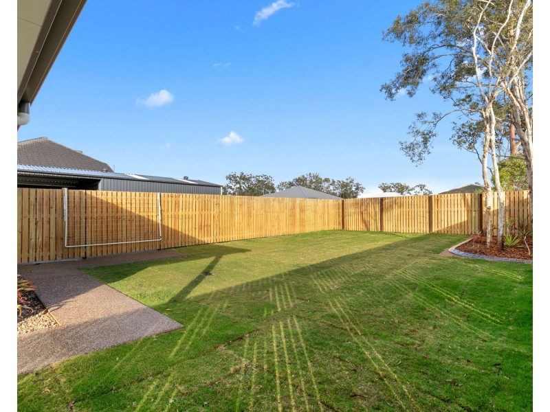 2/4 Senor Avenue, Urangan QLD 4655