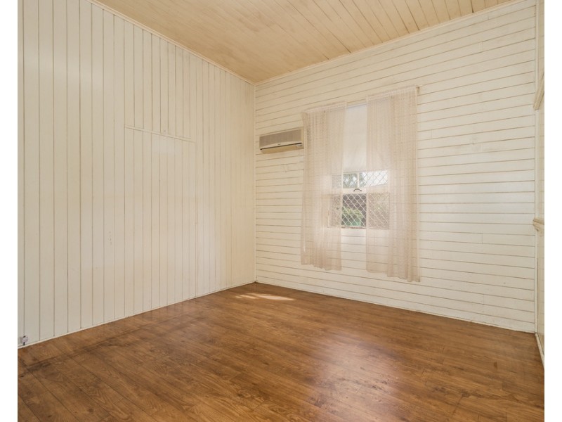 32 Robertson Street, Torbanlea QLD 4662