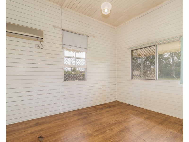 32 Robertson Street, Torbanlea QLD 4662