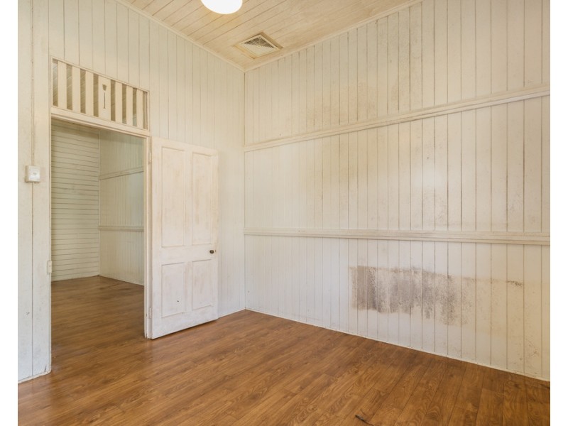 32 Robertson Street, Torbanlea QLD 4662