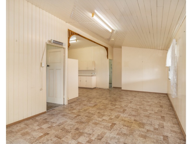 9 Powers Street, Buxton QLD 4660