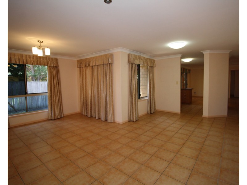 28 Limpus Street, Urangan QLD 4655