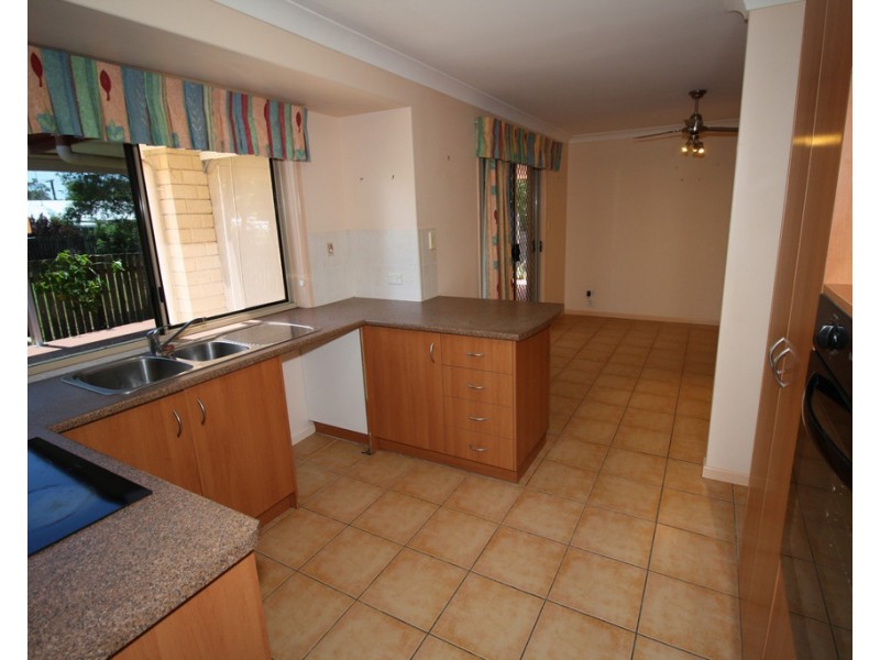 28 Limpus Street, Urangan QLD 4655