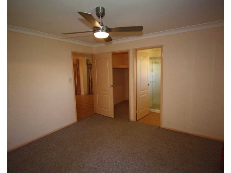 28 Limpus Street, Urangan QLD 4655