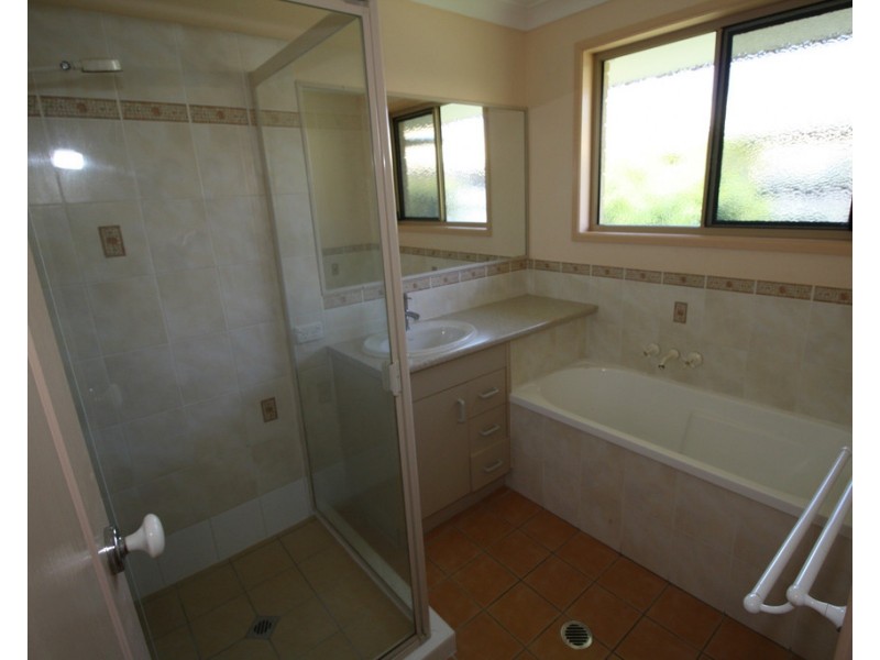 28 Limpus Street, Urangan QLD 4655