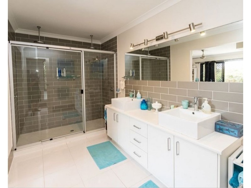 24 Corfield Street, Point Vernon QLD 4655
