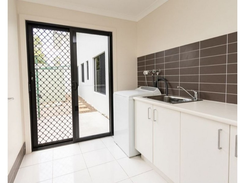 24 Corfield Street, Point Vernon QLD 4655