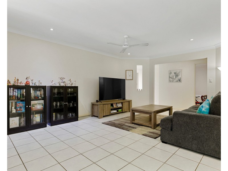 170 Kingfisher Parade, Toogoom QLD 4655