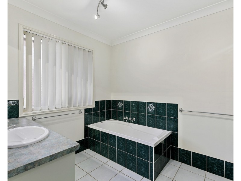 170 Kingfisher Parade, Toogoom QLD 4655