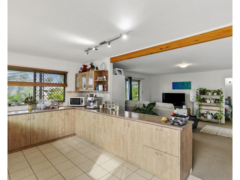 1 Kurrajong Crescent, Point Vernon QLD 4655