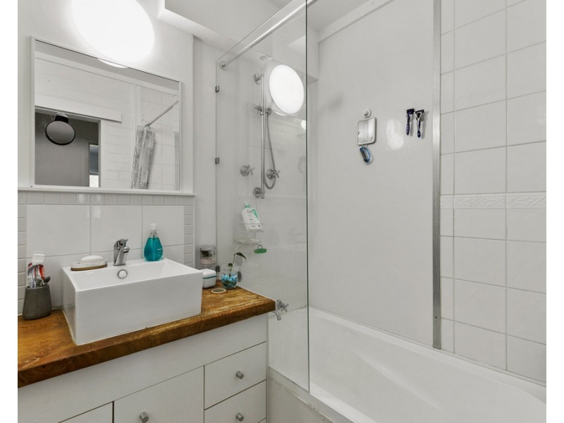 1 Kurrajong Crescent, Point Vernon QLD 4655