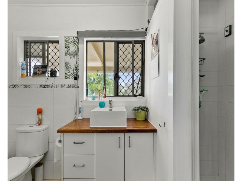 1 Kurrajong Crescent, Point Vernon QLD 4655