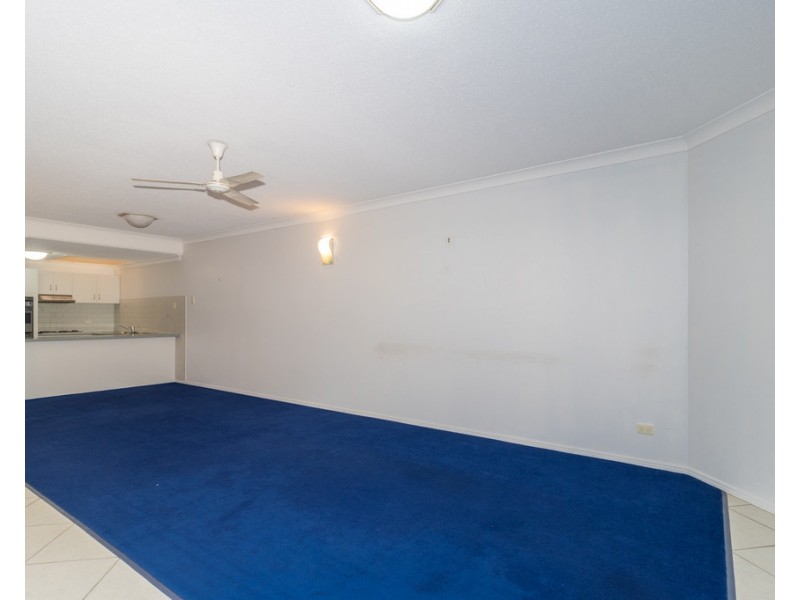 2/438 Esplanade, Torquay QLD 4655