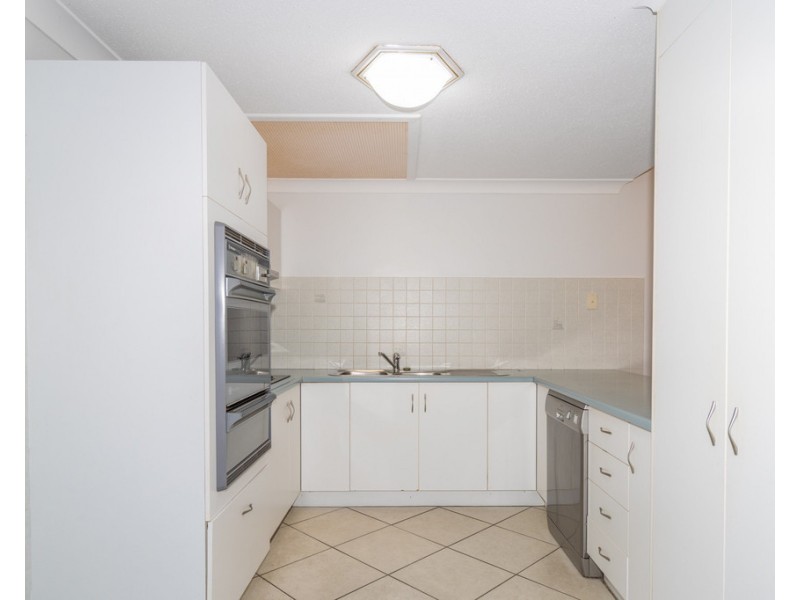 2/438 Esplanade, Torquay QLD 4655