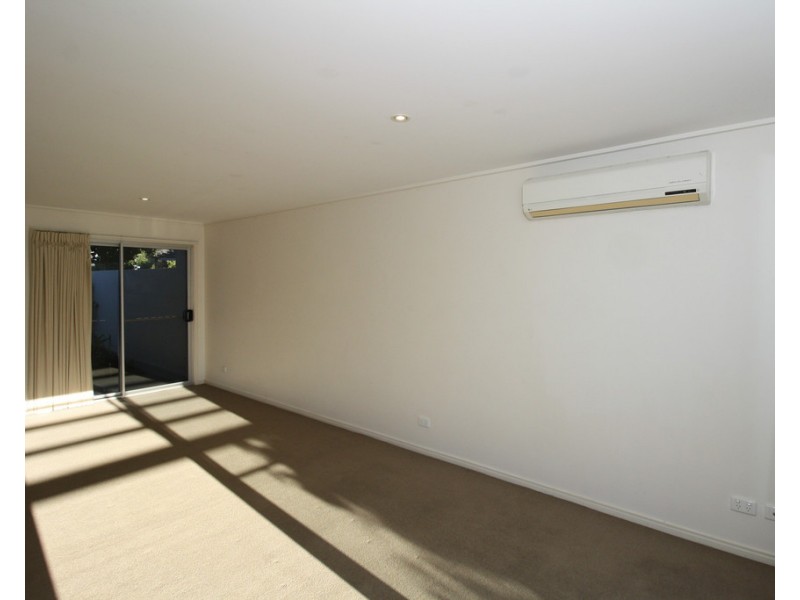 8/68 Pulgul Street, Urangan QLD 4655