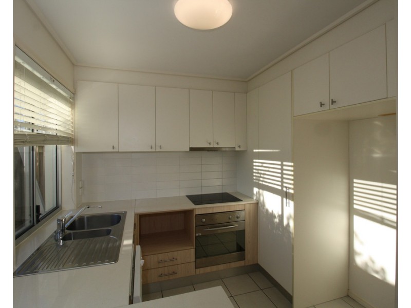 8/68 Pulgul Street, Urangan QLD 4655