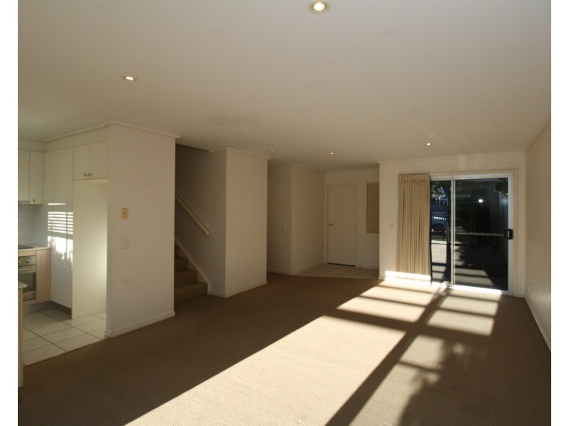 8/68 Pulgul Street, Urangan QLD 4655