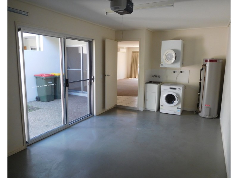 8/68 Pulgul Street, Urangan QLD 4655