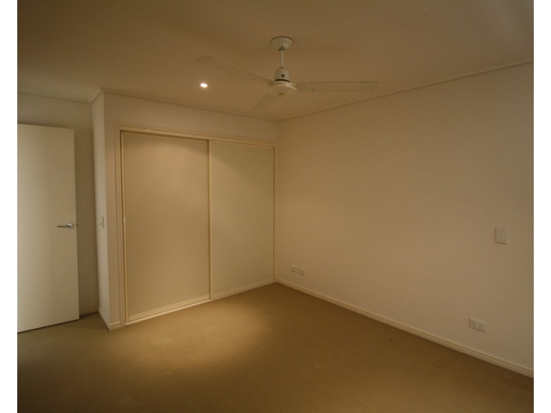 8/68 Pulgul Street, Urangan QLD 4655