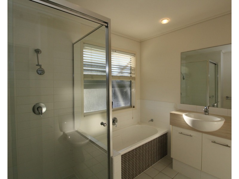 8/68 Pulgul Street, Urangan QLD 4655