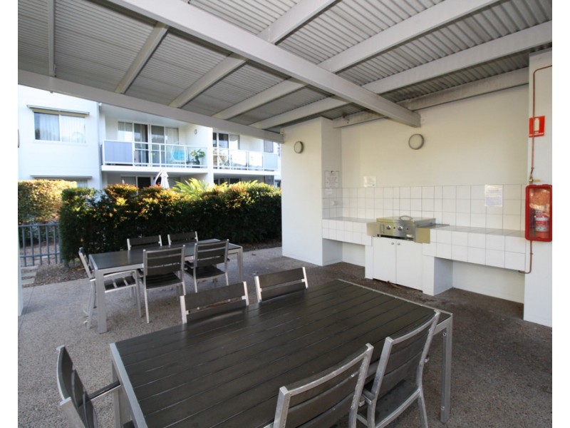 8/68 Pulgul Street, Urangan QLD 4655