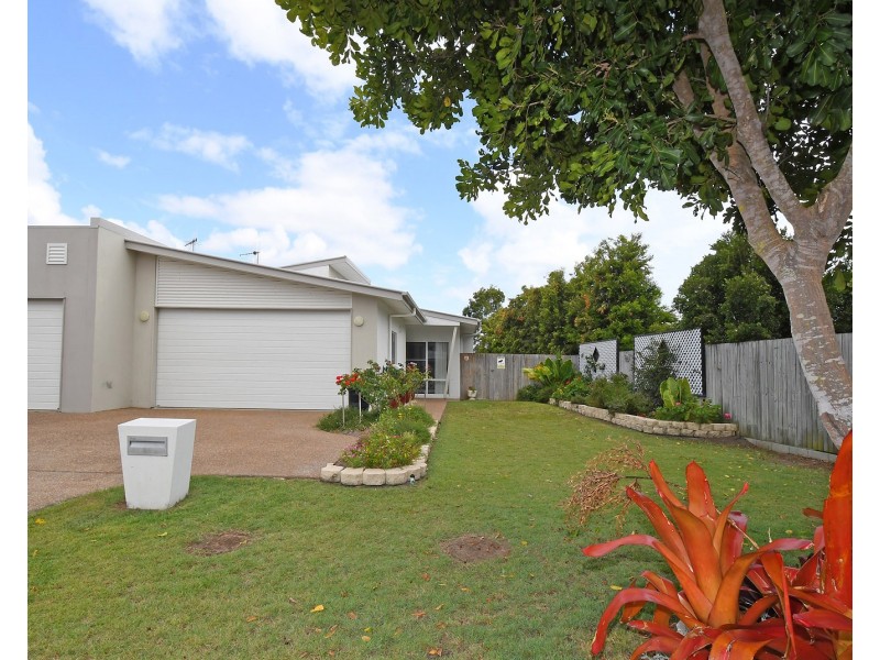 2/10 Beachside Court, Toogoom QLD 4655