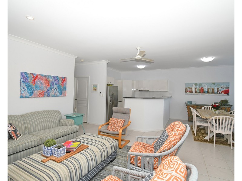 2/10 Beachside Court, Toogoom QLD 4655