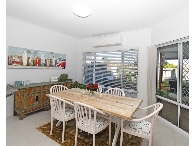 2/10 Beachside Court, Toogoom QLD 4655