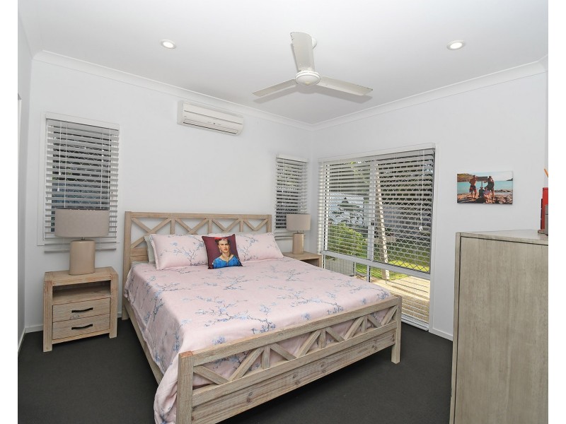 2/10 Beachside Court, Toogoom QLD 4655