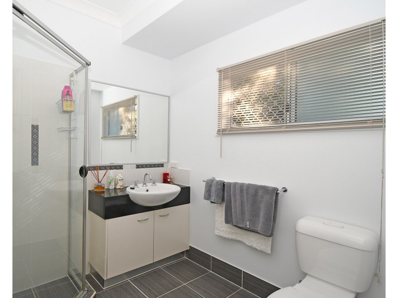 2/10 Beachside Court, Toogoom QLD 4655