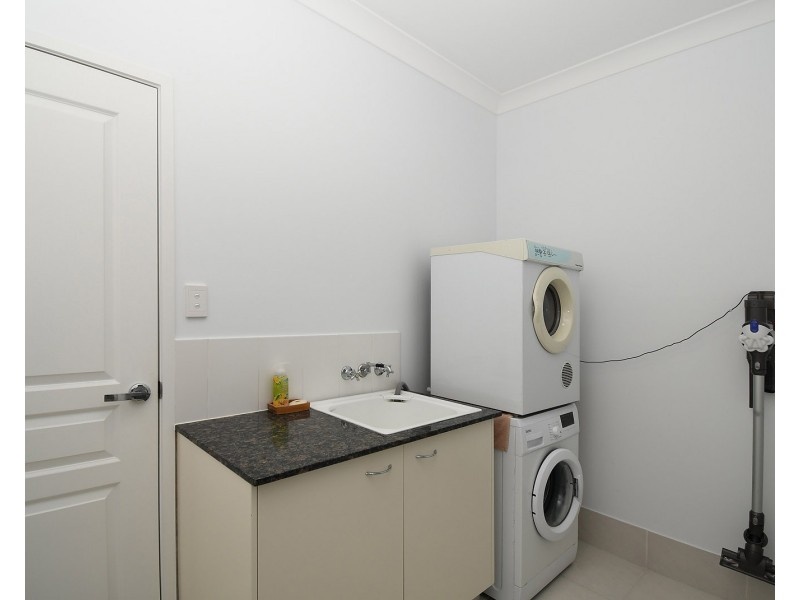 2/10 Beachside Court, Toogoom QLD 4655