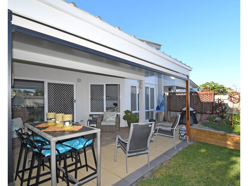 2/10 Beachside Court, Toogoom QLD 4655