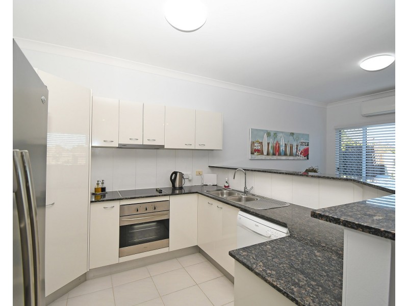 2/10 Beachside Court, Toogoom QLD 4655
