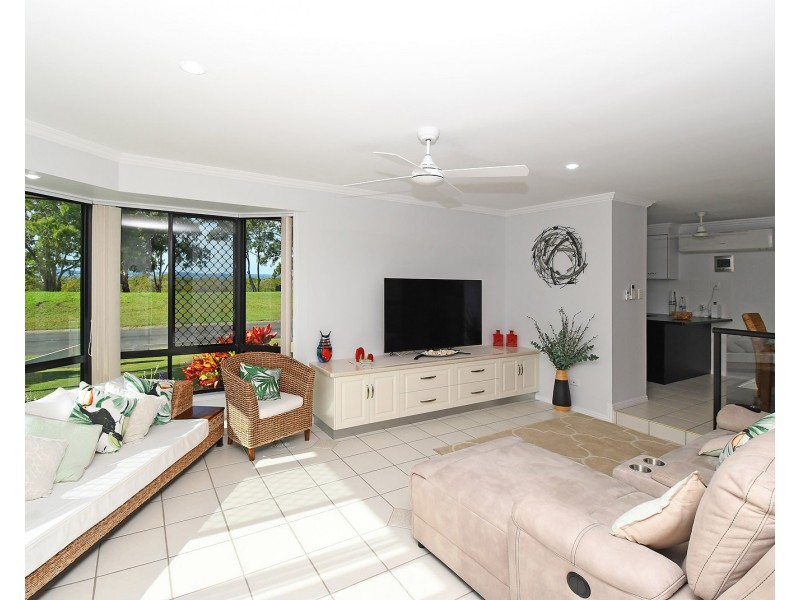 7 Foreshore Drive, Urangan QLD 4655