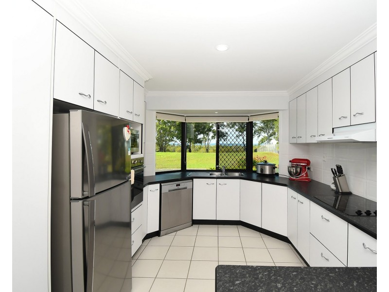 7 Foreshore Drive, Urangan QLD 4655