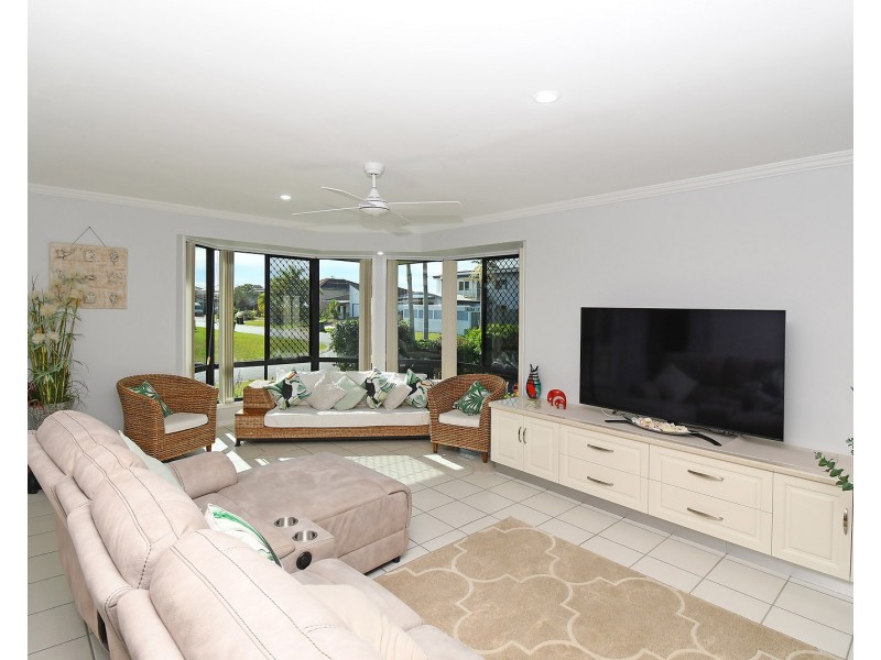 7 Foreshore Drive, Urangan QLD 4655