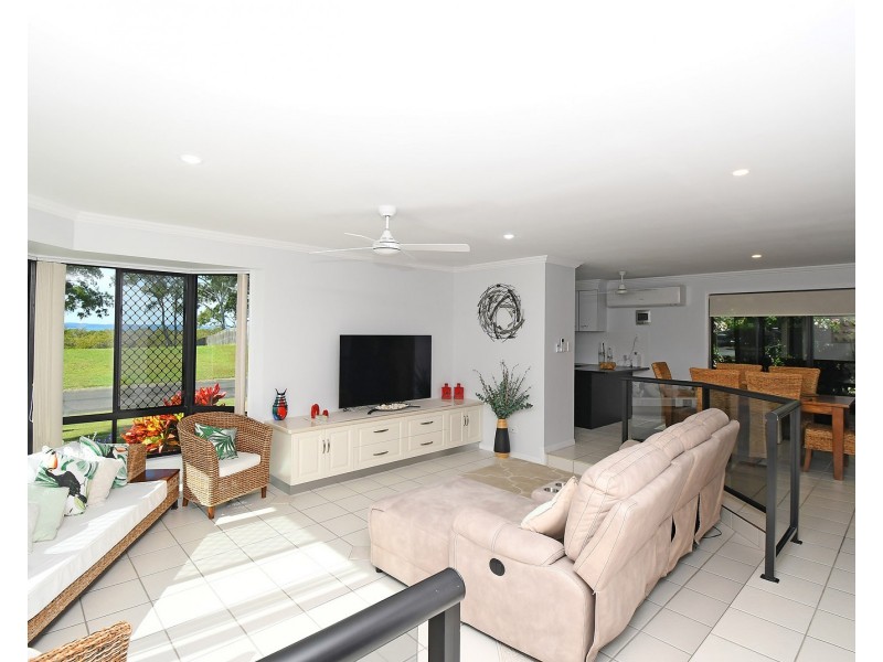 7 Foreshore Drive, Urangan QLD 4655