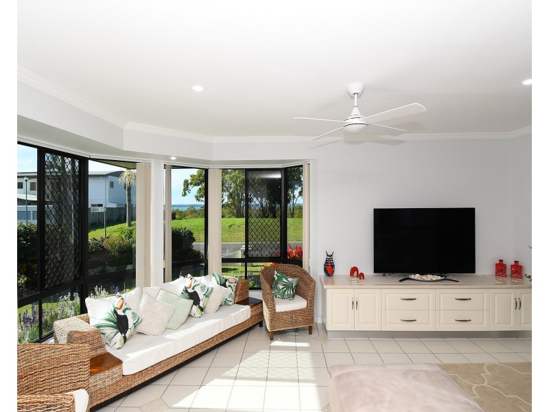 7 Foreshore Drive, Urangan QLD 4655