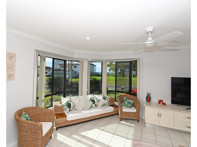 7 Foreshore Drive, Urangan QLD 4655