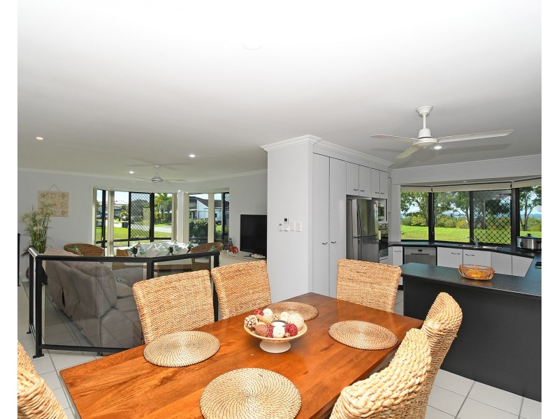 7 Foreshore Drive, Urangan QLD 4655