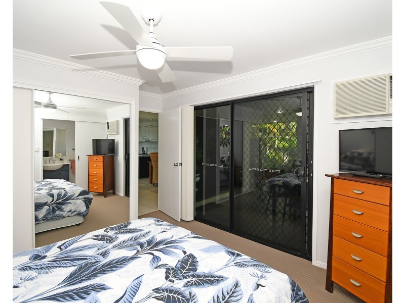 7 Foreshore Drive, Urangan QLD 4655