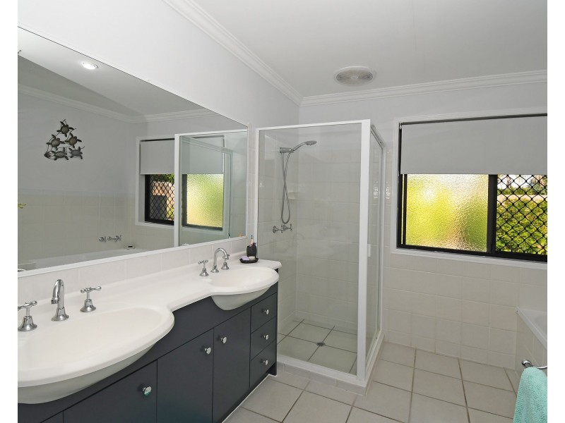 7 Foreshore Drive, Urangan QLD 4655