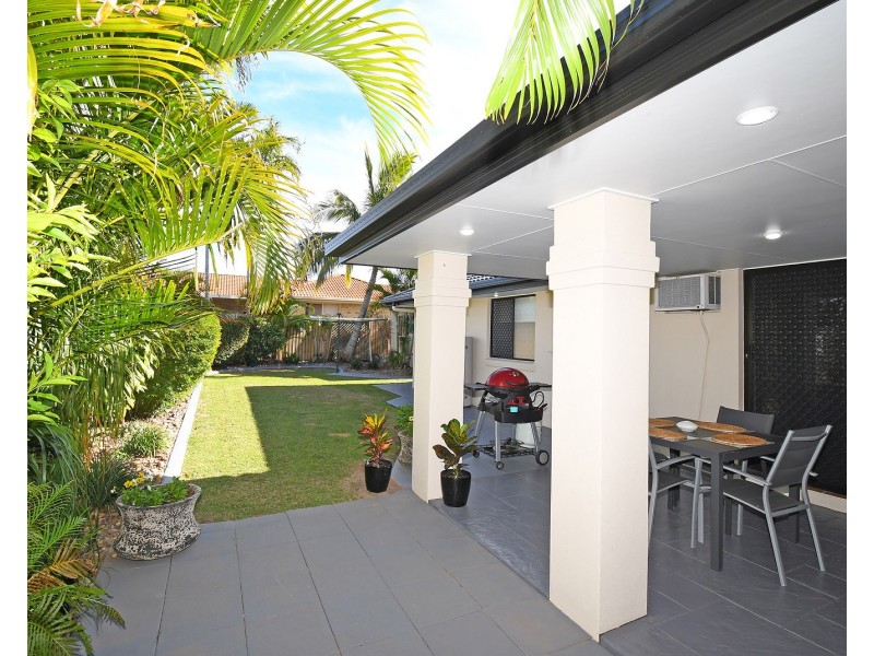 7 Foreshore Drive, Urangan QLD 4655