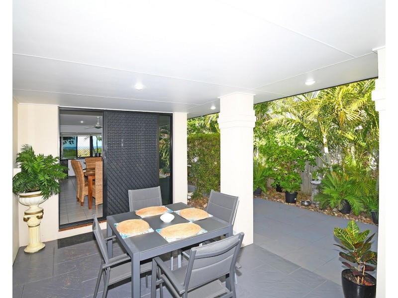 7 Foreshore Drive, Urangan QLD 4655