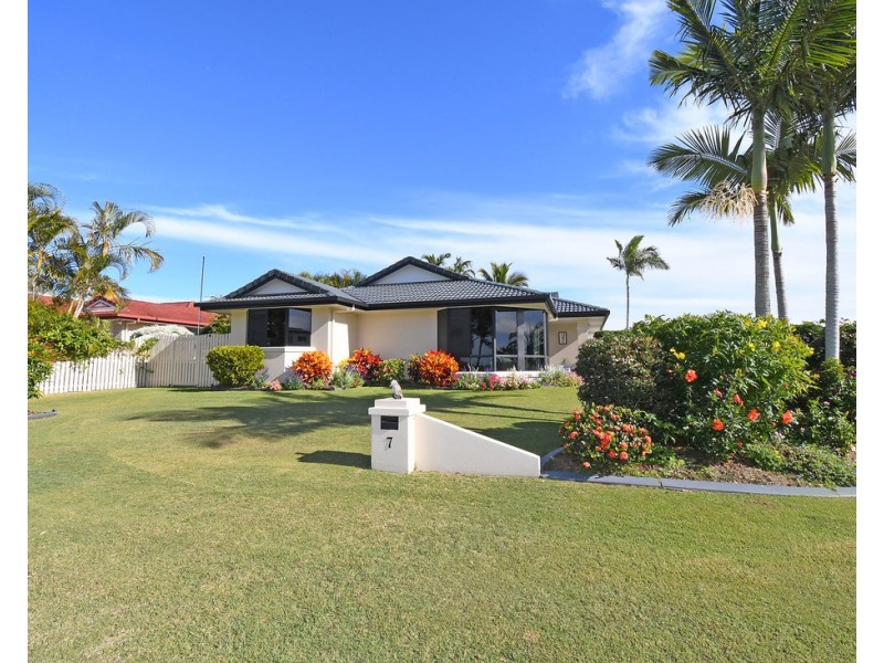 7 Foreshore Drive, Urangan QLD 4655