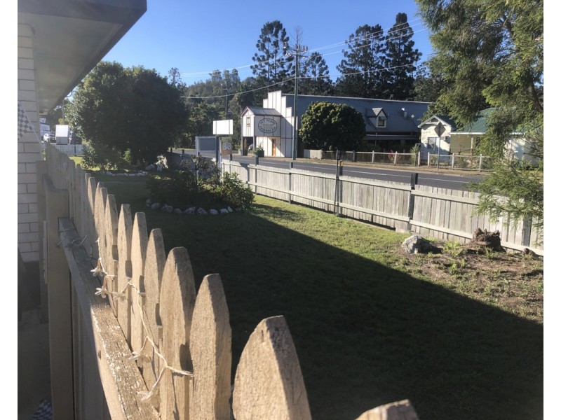 90 Heusman Street, Mount Perry QLD 4671