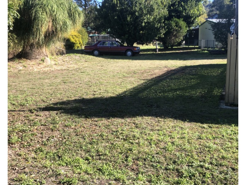 90 Heusman Street, Mount Perry QLD 4671